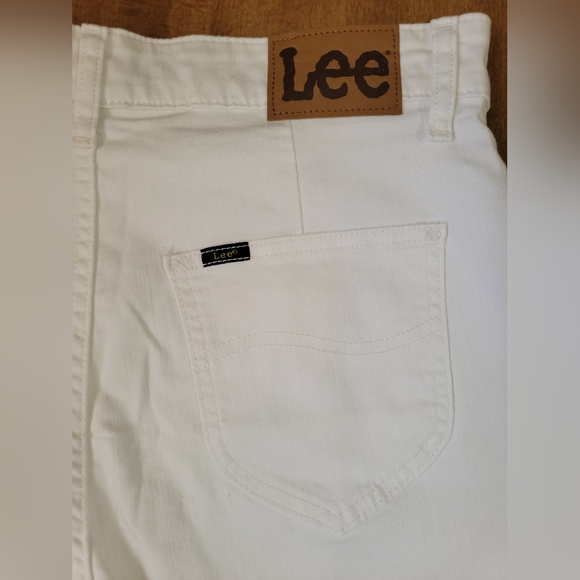 Lee Women's Legendary Seamed Shorts, Bright White, Size 14, NWT - Picture 11 of 15